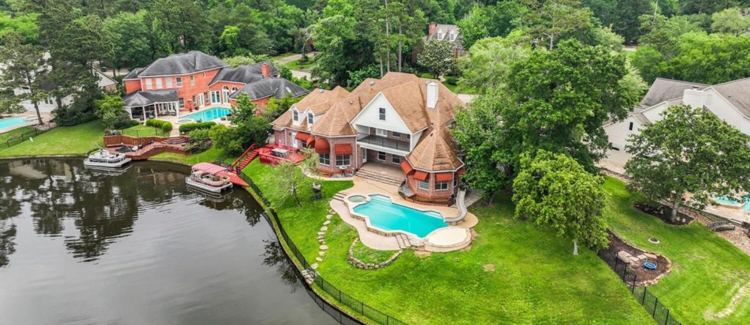 15 Shoreline Point Drive is in one of the most sought-after locations in The Woodlands. Is is just one of the waterfront homes that are coveted in The Woodlands.