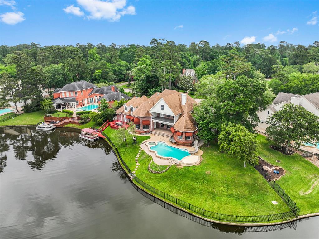 15 Shoreline Point Drive is in one of the most sought-after locations in The Woodlands. Is is just one of the waterfront homes that are coveted in The Woodlands.