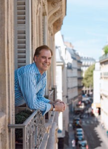 Texas Design Week Dallas Timothy Corrigan 2024 PORTRAIT in Window AHomeInFrance_pg010