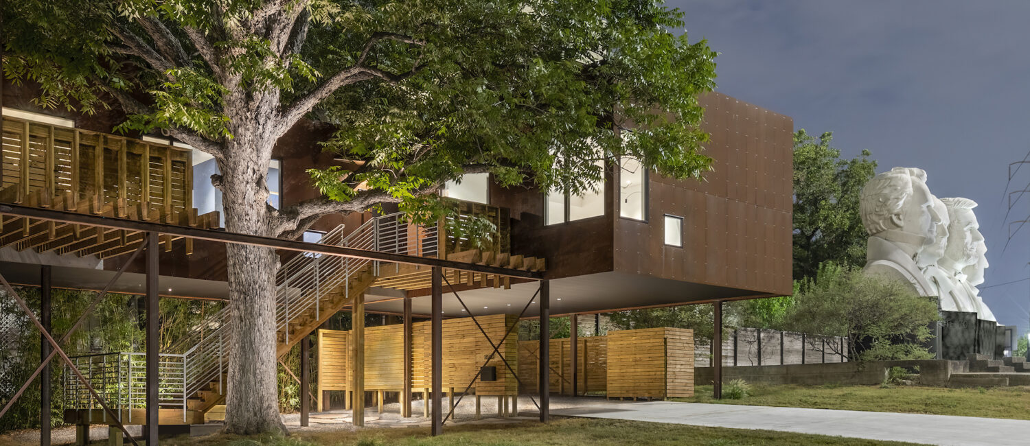 Scott Strasser’s ‘House in the Air’ at 1002 Edwards in the First Ward Arts District is a rare truly unique Houston house. (Photo by FCharles Photography)