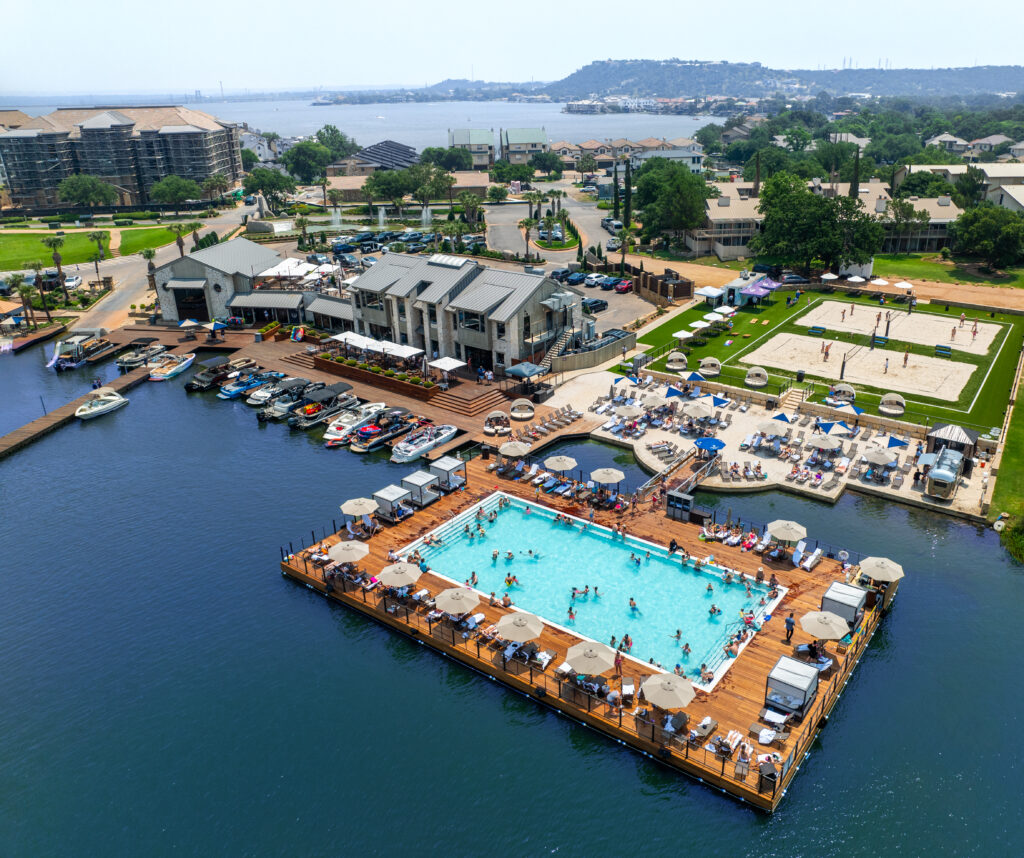 Waterfront floating pool – Horsesehoe Bay Resort