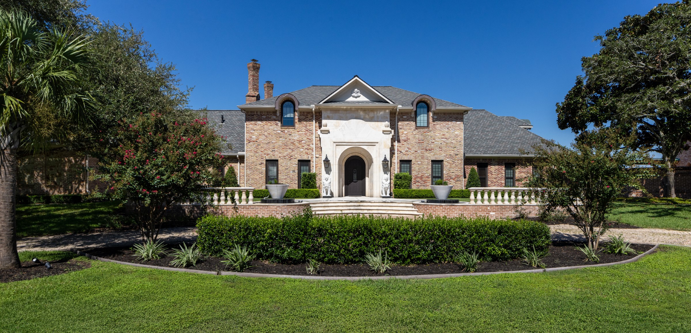 at 401 Lakeshore Drive in El Lago, Texas. (Photo by Laurie Perez)