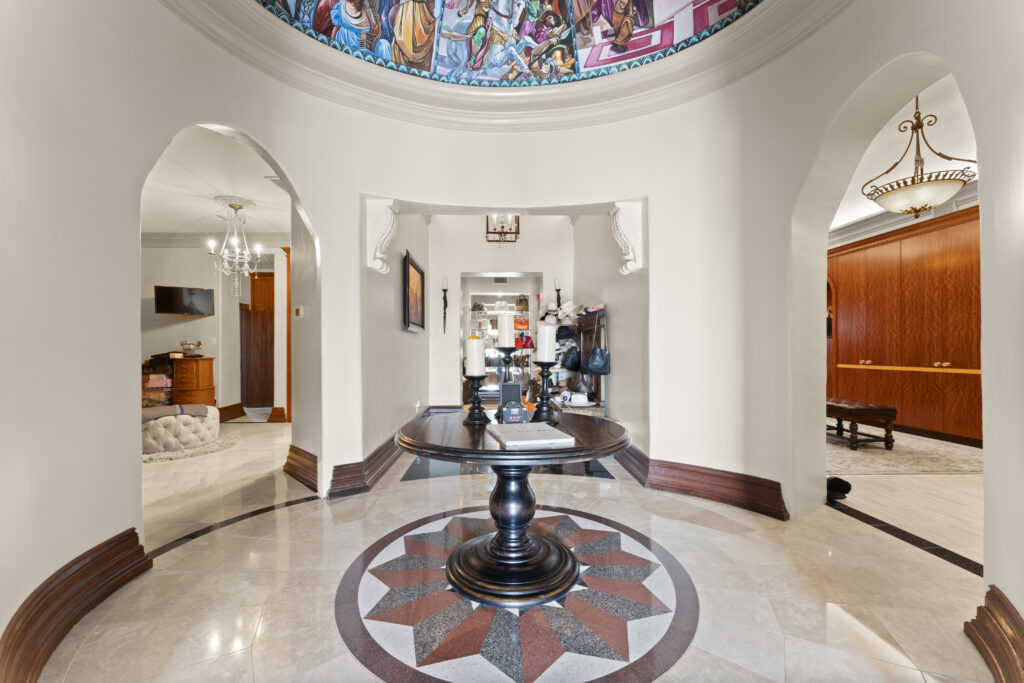 The foyer joining the primary bedroom with the primary closets. (Photo by Iconic Images)