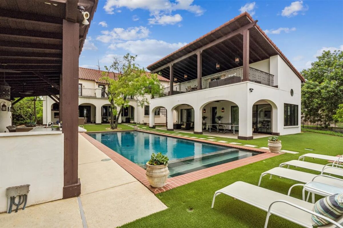 Inside a $5.2 Million Spanish-Style Hacienda in a Secluded