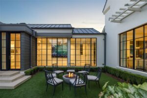 3509 Crescent Avenue – the turf grass lawn and firepit