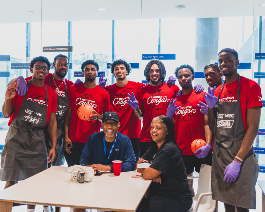 The entire University of Houston basketball team and coach Kelvin Sampson spent multiple hours serving cancer patients at the Hope Lodge Houston. (@UHHoopsMBK)