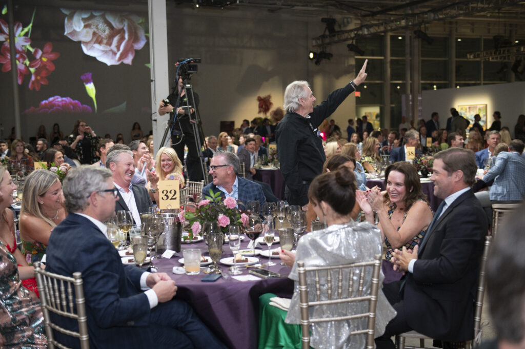 Guests of Lindy Berkley and Kacy Tolleson during the live auction (Photo by Tamytha Cameron)