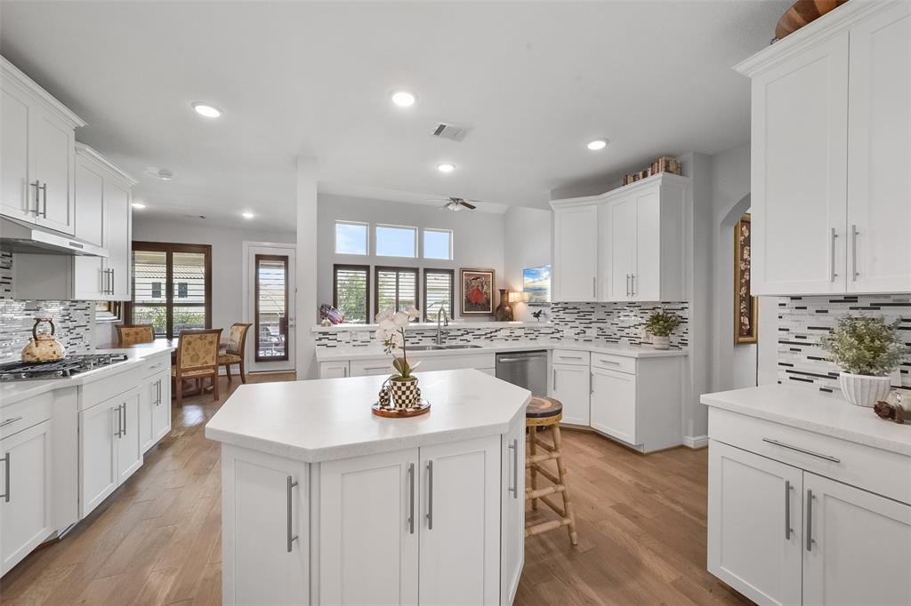 The kitchen benefits from clean finishes and offers optimum storage space. 