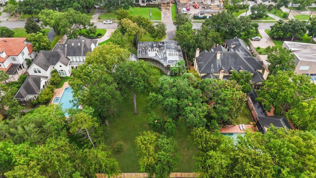 Ariel view of the Victor A. Lundy home at 701 Mulberry Lane in Bellaire.(Photo by  Pro House Photos for Martha Turner Sotheby’s International Realty)