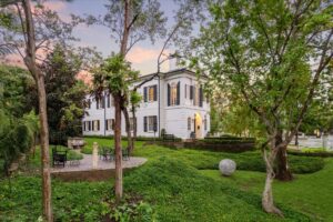 6024 Memorial Drive Glen Cove Exterior