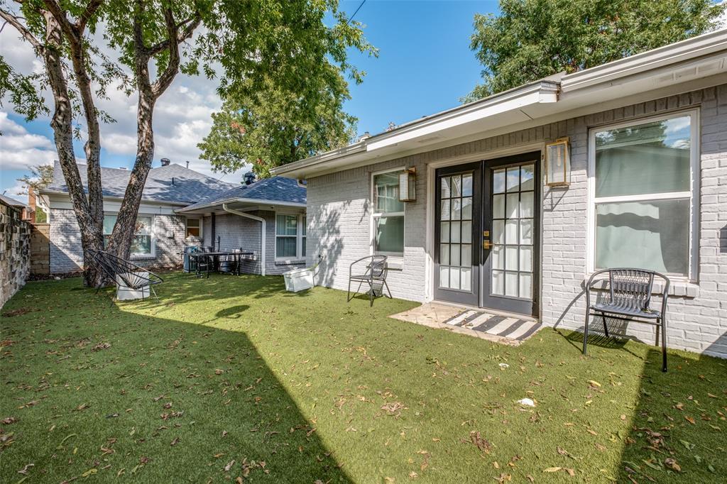 And there are guest quarters above the one-car garage.