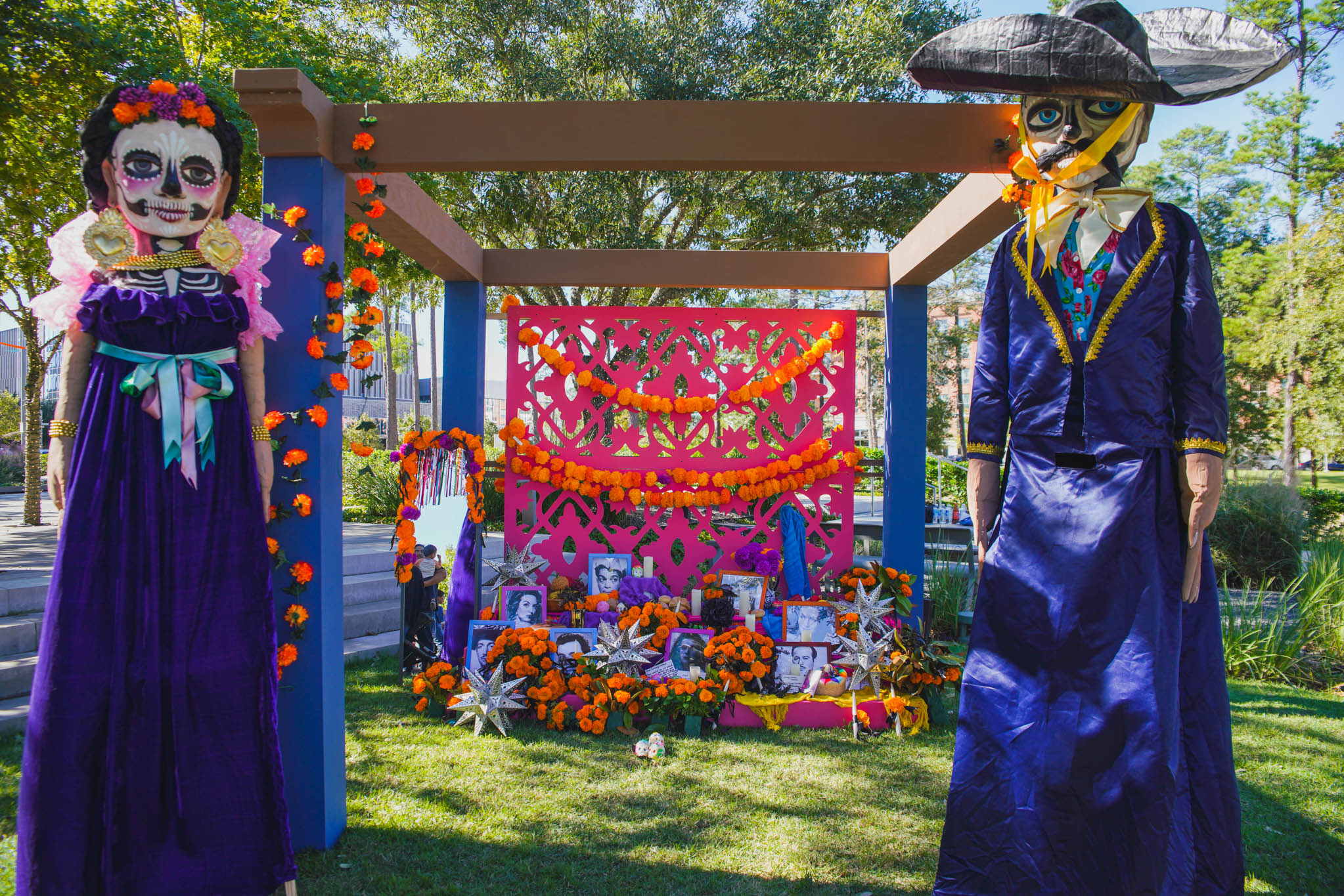 Dia de los Muertos Outdoor altar (1)