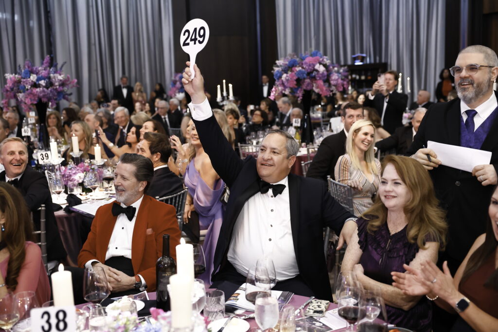 High bidder Mike Lowenberg at the Houston Children’s Charity gala. (Photo by Michelle Watson, CatchlightGroup.com)