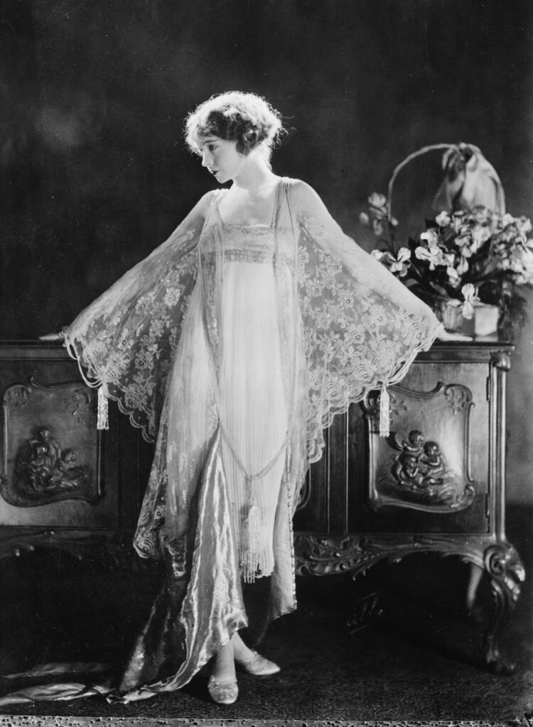Lilian Gish in Bendel gown