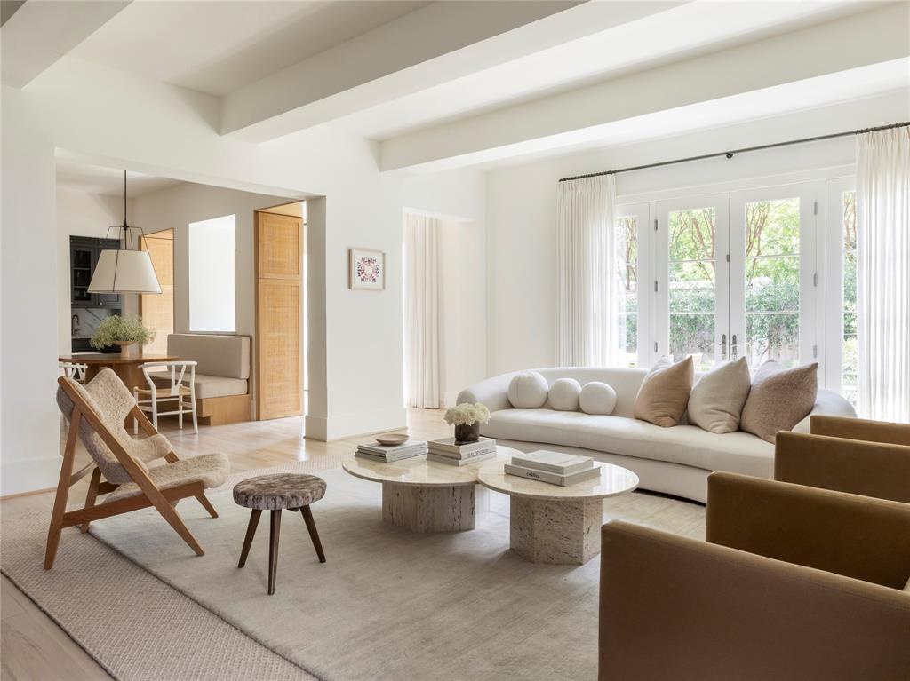 A soothing color palette by Marie Flanigan Interiors adds warmth to the home.