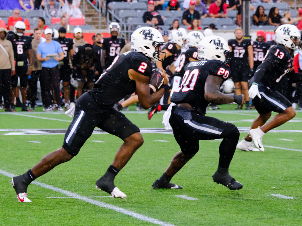 When University of Houston quarterback Zeon Chriss runs, good things usually. happen for Willie Fritz's team. (Photo by F. Carter Smith) 