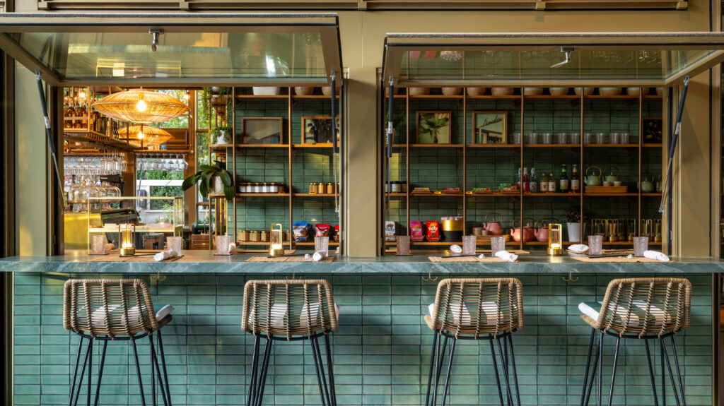 Patio at Rose Café © Evan Sung