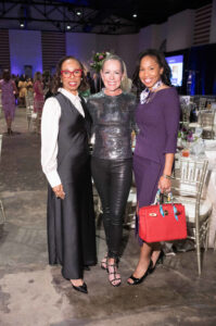 Phyllis Wiliams, Rosemary Schatzman, Roslyn Bazzelle (Photo by Daniel Ortiz)