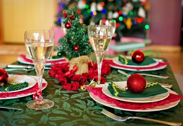 The Ultimate Holiday Wine Guide makes great festive wines easy.
