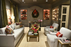 001_Sitting room to left of foyer_Dave Rossman photo (Photo by Dave Rossman)