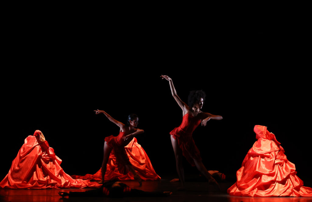 Houston Ballet Corps de Ballet dancers Gretel Batista and Taela Graff in Brett Ishida’s "what I was thinking while I was waltzing." (Photo by Amitava Sarkar; courtesy of Houston Ballet)