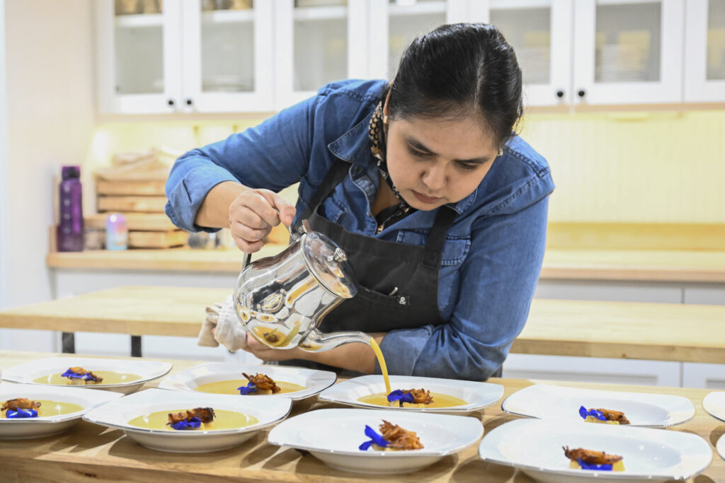 Chef Suu Khin of Burmalicious by Suu cooking at the 19th Delicious Alchemy Banquet benefiting Recipe for Success Foundation. (Photo by Michelle Watson)
