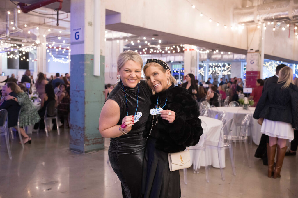 Courtney Harmon, Kristen Cannon at the Houston Young Professionals for the American Cancer Society 'Shuck Cancer' fundraiser (Photo by Daniel Ortiz)