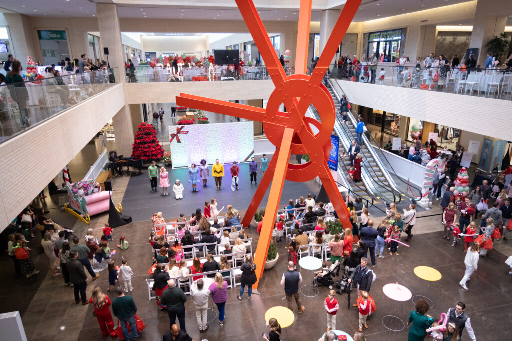 Breakfast with Santa featured a performance by Dallas Children’s Theater. (Photo by Kim Leeson)