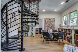1023 North Edgefield Avenue