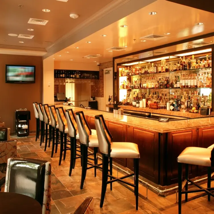 The quaint bar at Brennan's is perfect for a romantic tête-à-tête