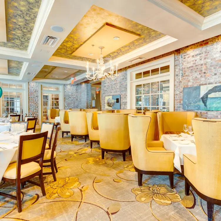 Elegant dining is on the menu at Brennan's Houston as is romance.