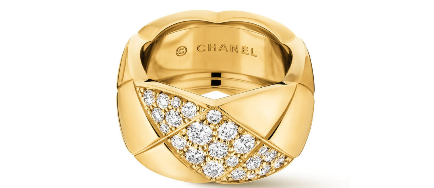 The Coco Crush ring, large version, brings a quilted motif in 18K yellow gold and diamonds.
