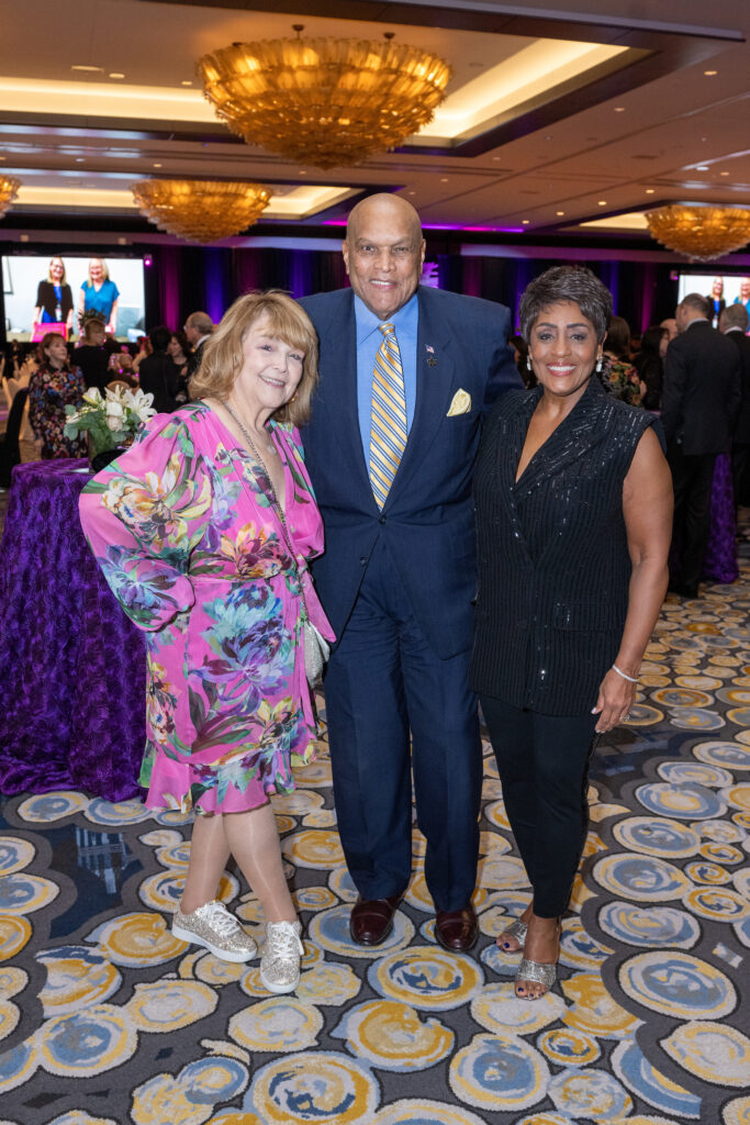 Marilu Garza, Lou Greggory & Linda Lorelle at the Seven Acres gala. (Photo by Jacob Power)
