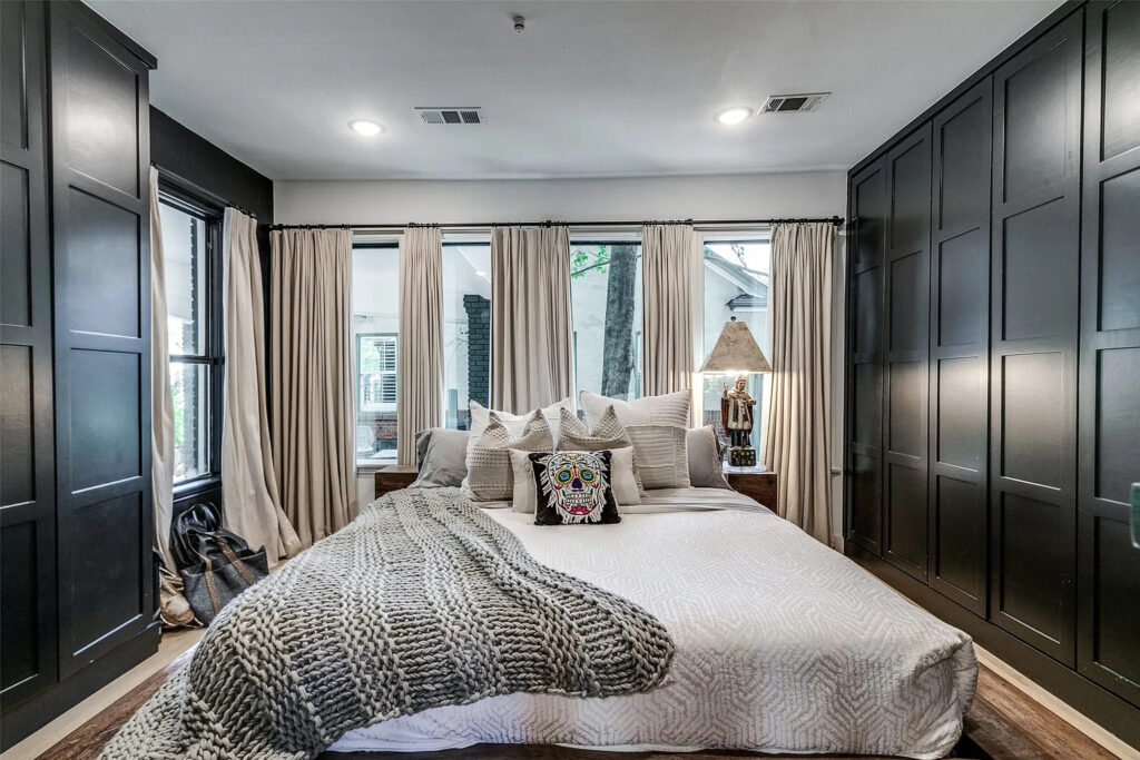 The primary bedroom at 1023 North Edgefield Avenue.