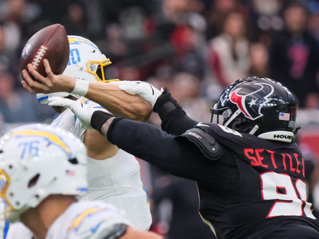DeMeco Ryans' Houston Texans defense hit and harassed Chargers quarterback Justin Herbert all game. (Photo by F. Carter Smith)