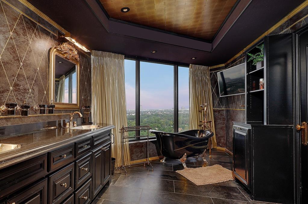 A bath like no other at 101 Westcott St. No. 2001