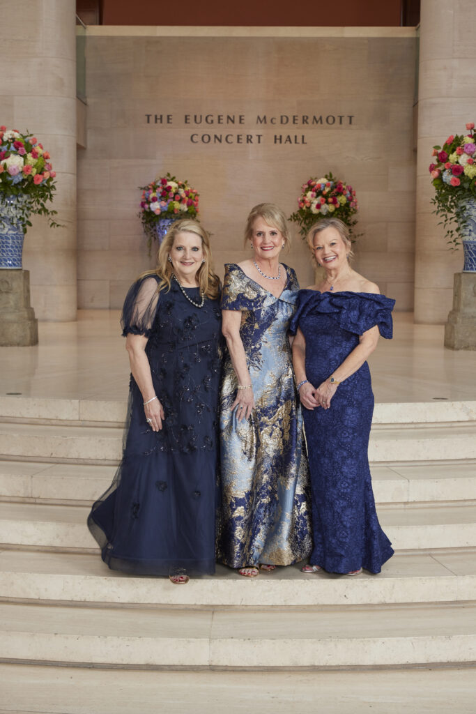 Presentation Ball Co-chair Barbara Averitt, DSOL President Dixey Arterburn, Presentation
Ball Co-chair Ginger Sager. (Photo by Gittings)