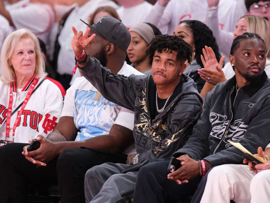 Tank Dell enjoyed his return to the Fertitta Center, even as he recovers from a gruesome leg injury. (Photo by F. Carter Smith)