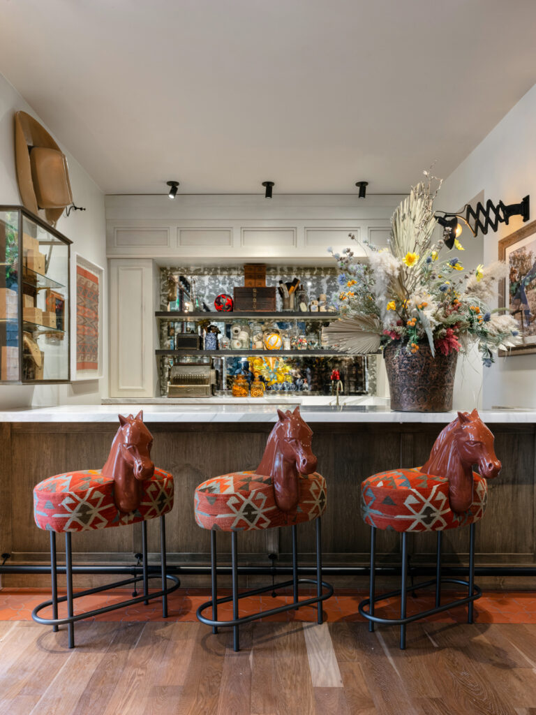 Shoppers can belly up to the bar in the new Yellow Rose by Kendra Scott in Heights Mercantile.