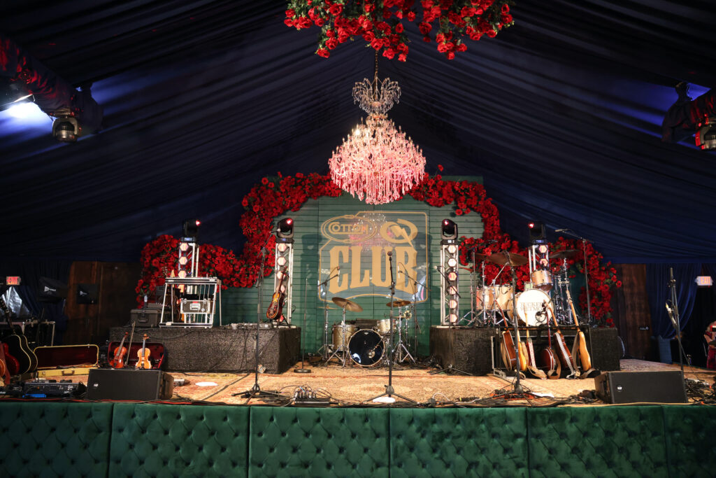 Crystal chandeliers and 20,000 red roses set the stage for the Cotton Q Club bash at the World Championship Barbecue Cook-off (Photo by Ashley Patranella, Painted Peacock Photography)
