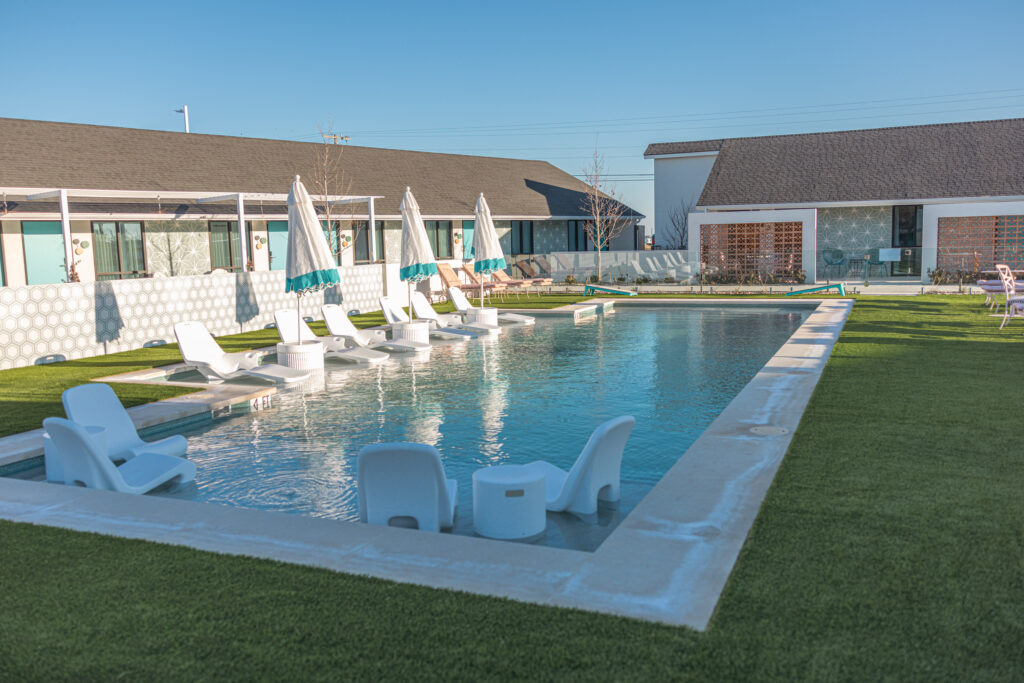 Rooms at Interstate Inn border the pool on the lawn. (Photo by Sara Forrest)