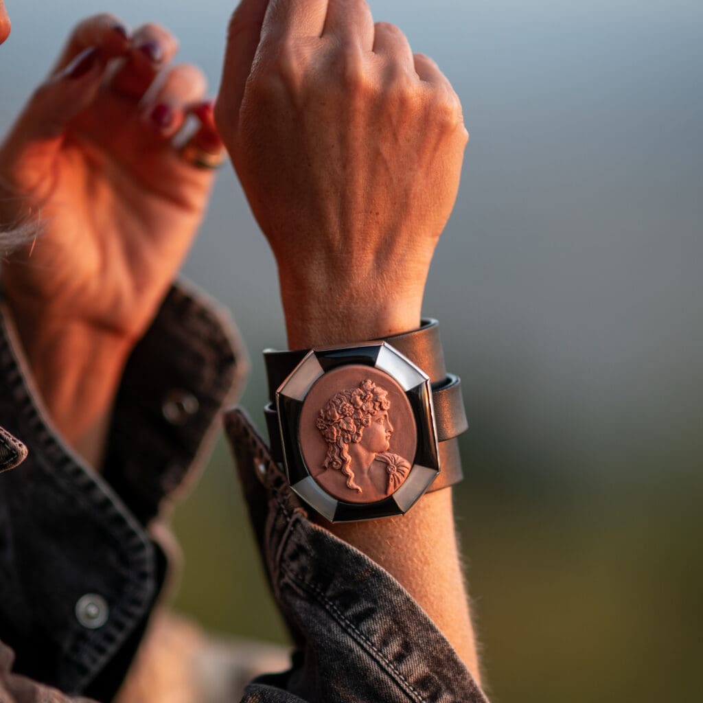 With Anna Porcu’s pieces, sophisticated elegance and contemporary glamour convene to create a story of timeless beauty.