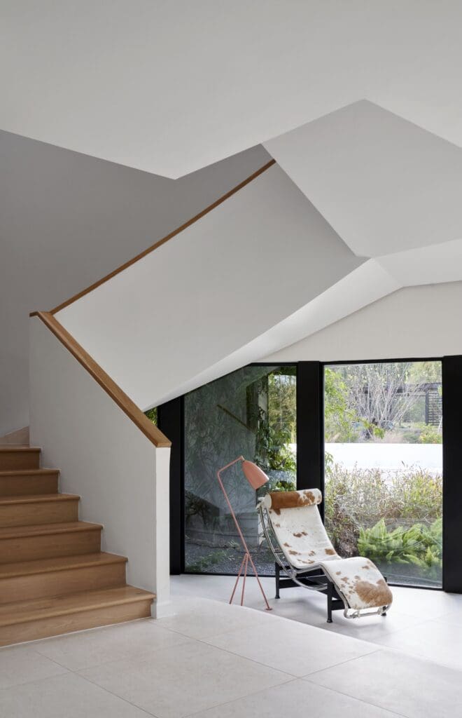 The stairway at 4004 Inverness as designed by architect Charles Tapley. (Photo by Pär Bengtsson)