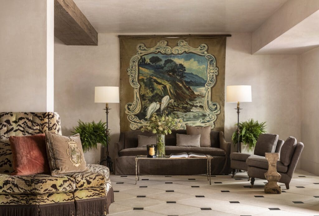 Lobby seating at Hotel Granduca (Photo by Julie Soefer)