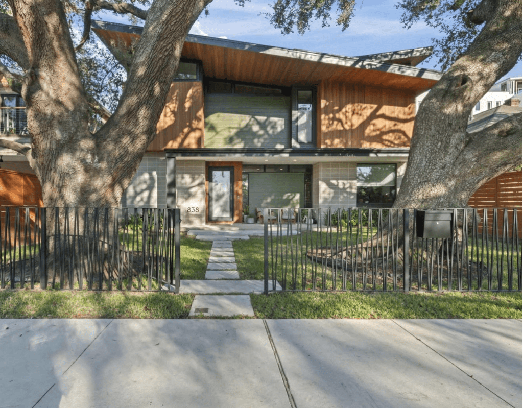 A mid-century modern completed last summer by CEA + Loveless Design Build defies convention in the Heights neighborhood. (CEA + Loveless Design Build photo)