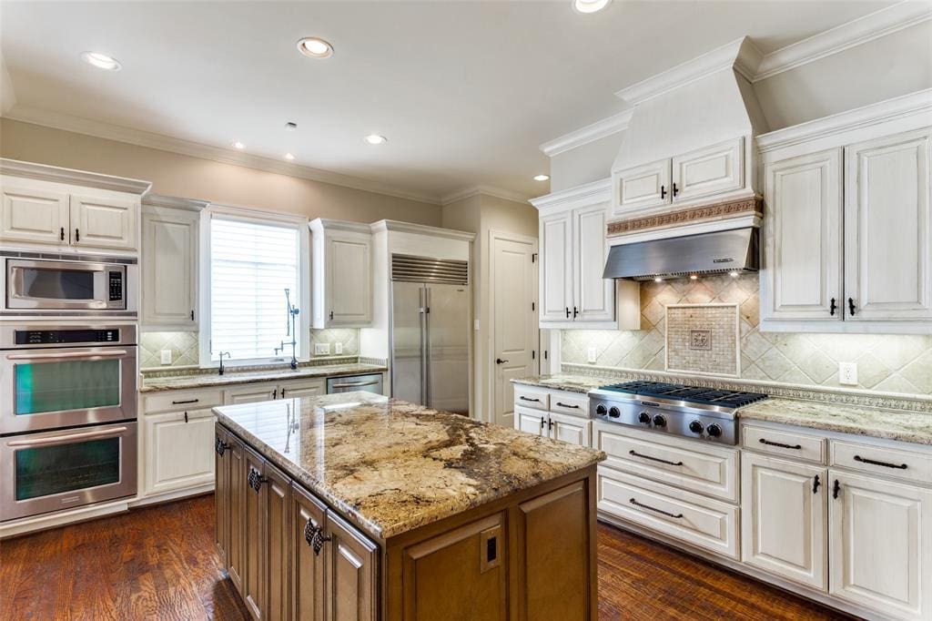 Located in Fort Worth’s So7 District, this Mediterranean townhome features a gourmet kitchen and dual en-suite baths. (Courtesy)