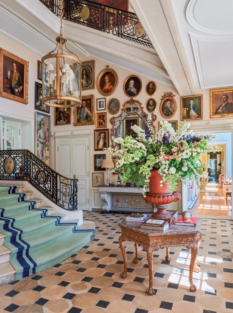 The entry hall of La Chevallerie is lined with 146 portraits from the 17th through the 21st centuries. (Photo by Xavier Béjot)