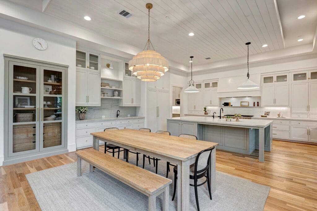 4612 Holt is light, bright and airy.