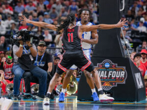 University of Houston Cougars men’s basketball team opened their 2021-2022 season with an overtime victory over the HofstraPride, complete with the presentation of a banner commemorating their trip to last season’s Final Four, Tuesday night at the Fer