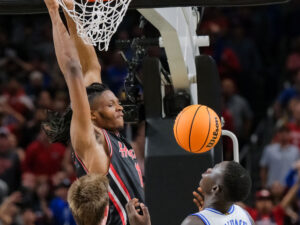 University of Houston Cougars men’s basketball team opened their 2021-2022 season with an overtime victory over the HofstraPride, complete with the presentation of a banner commemorating their trip to last season’s Final Four, Tuesday night at the Fer